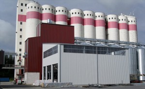 Neubau Be- und Entladehalle, Erweiterung Maschinenhaus, Flächenfundamente für Silos - Hallenbau Bischofswerda